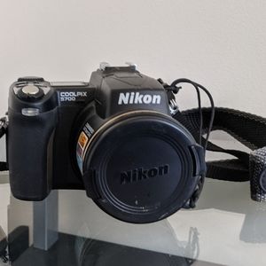 NikonE5700, 5.0 Mega Pixels 8xZoom ED. Battery Not Working see notes